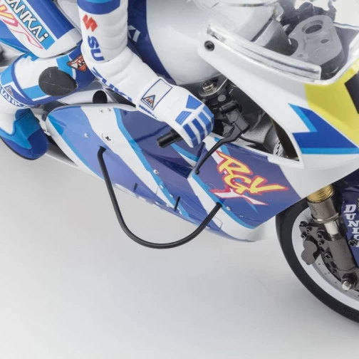 Kyosho Motorrad Hanging-On Racer Suzuki RGV 1992 Bausatz 9 Kyosho Motorrad Hanging-On Racer Suzuki RGV 1992 Bausatz – Bild 9